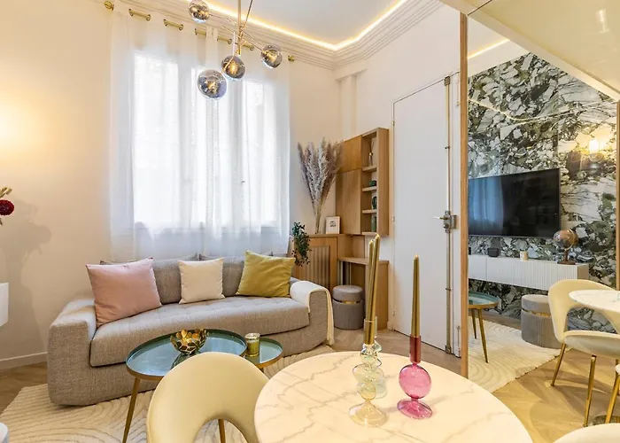 le studio des Champs elysees Paris