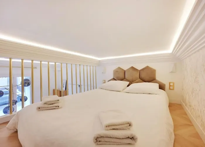 le studio des Champs elysees Paris